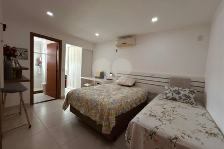 Duplex à venda com 1 quarto, sendo 3 suítes, em Taperapuan, Porto Seguro, BA