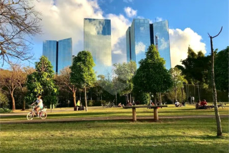 Apartamento à venda com 2 suítes em Santo Amaro, São Paulo, SP