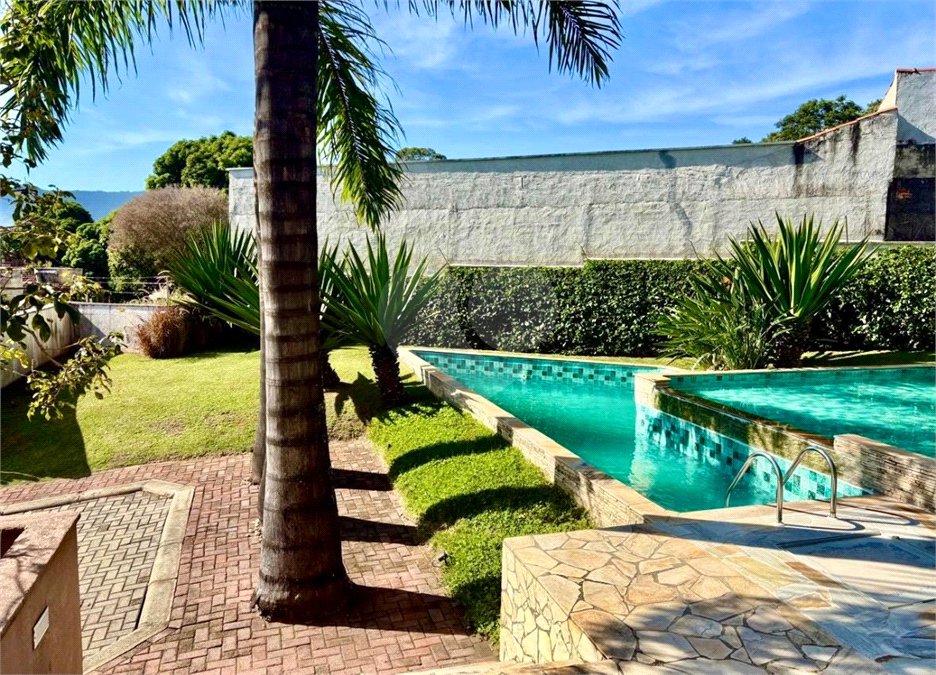 Casa à venda com 3 quartos, sendo 1 suíte, no condomínio Residencial Rio Preto Village, Atibaia - SP