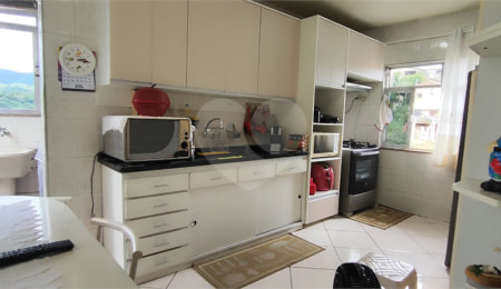 Casa à venda com 5 quartos, sendo 3 suítes,  no condomínio Village Texeira Campos, Rio de Janeiro - RJ