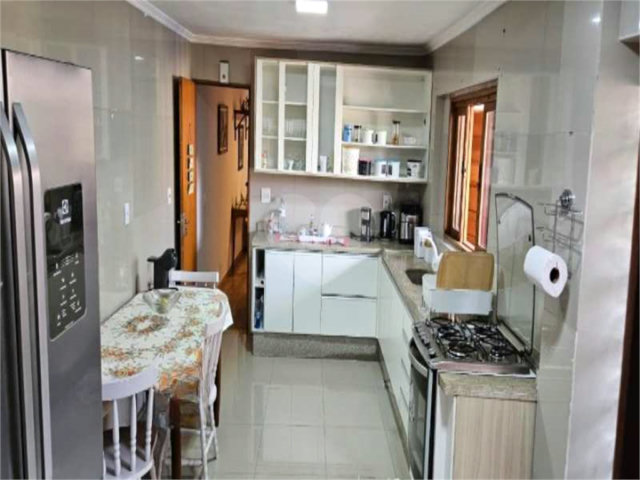 Sobrado à venda com 3 quartos, sendo 1 suíte,  em Jardim Peri, São Paulo, SP