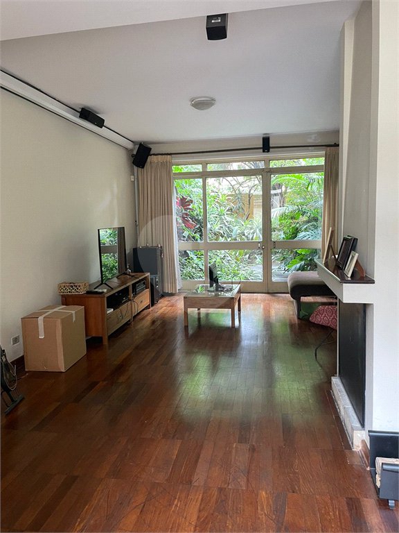 Sobrado à venda com 5 quartos, sendo 2 suítes, em Vila Cordeiro, São Paulo, SP