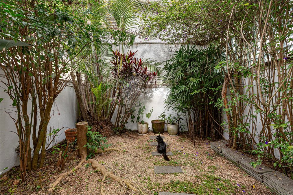 Sobrado à venda com 3 quartos, sendo 1 suíte, em Alto da Boa Vista, São Paulo, SP