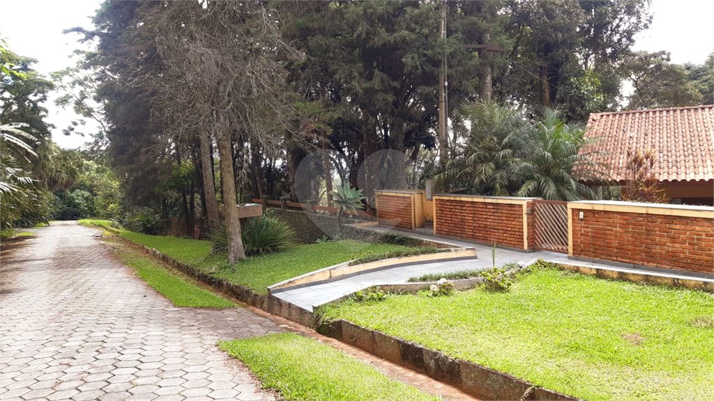 Casa à venda com 3 quartos, sendo 1 suíte, no condomínio Jardim da Monntanha Ii, Mairiporã - SP