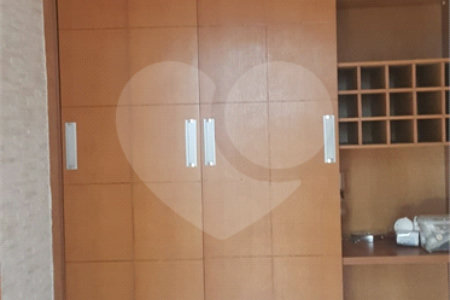 Sobrado à venda com 4 quartos, sendo 2 suítes, em Vila Hamburguesa, São Paulo, SP