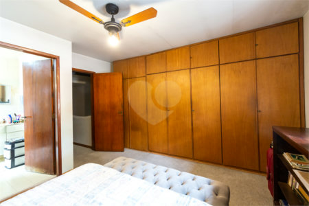 Casa à venda com 4 quartos, sendo 2 suítes, em Campo Belo, São Paulo, SP
