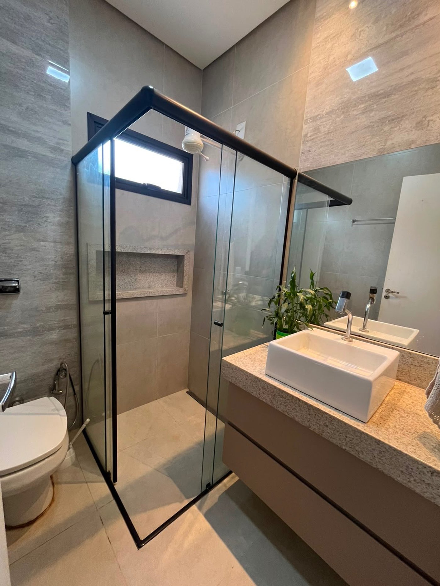 Casa à venda ou para alugar com 4 quartos, sendo 2 suítes,  em Santa Terezinha, Três Lagoas, MS