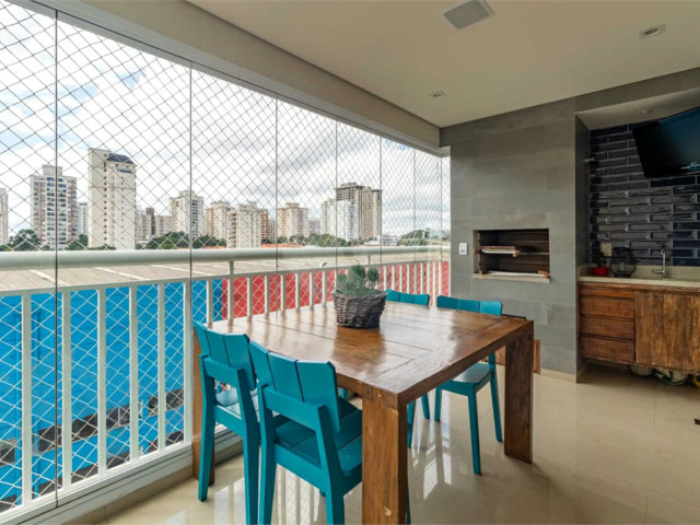 Apartamento à venda com 3 quartos, sendo 1 suíte,  em Campo Belo, São Paulo, SP