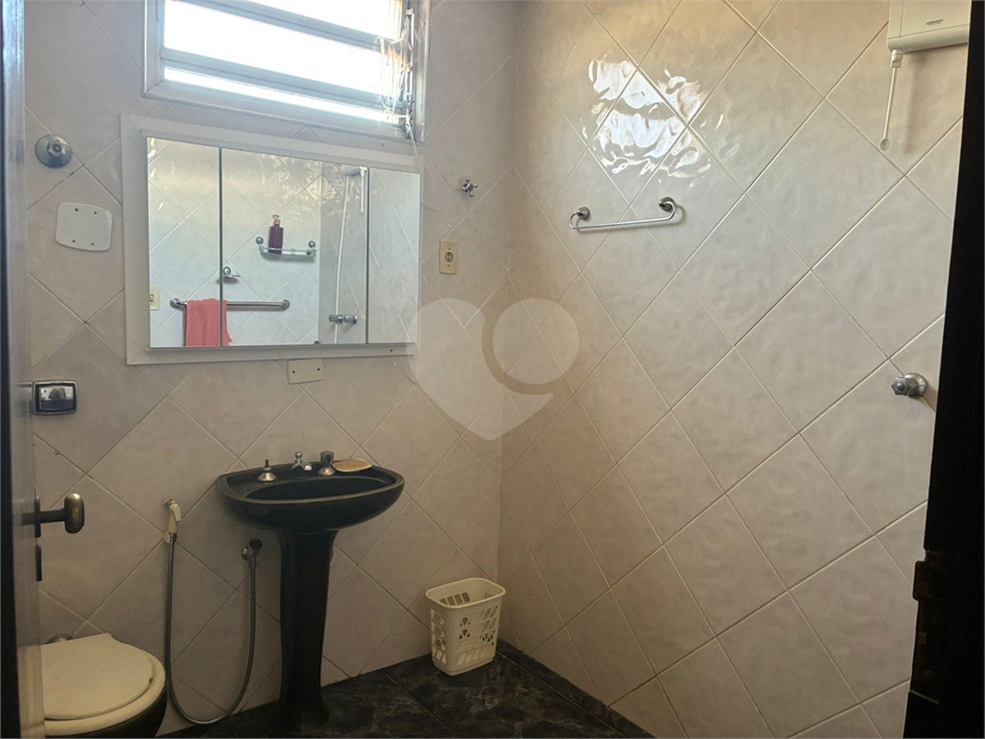 Sobrado à venda com 4 quartos, sendo 1 suíte, em Vila Guilherme, São Paulo, SP