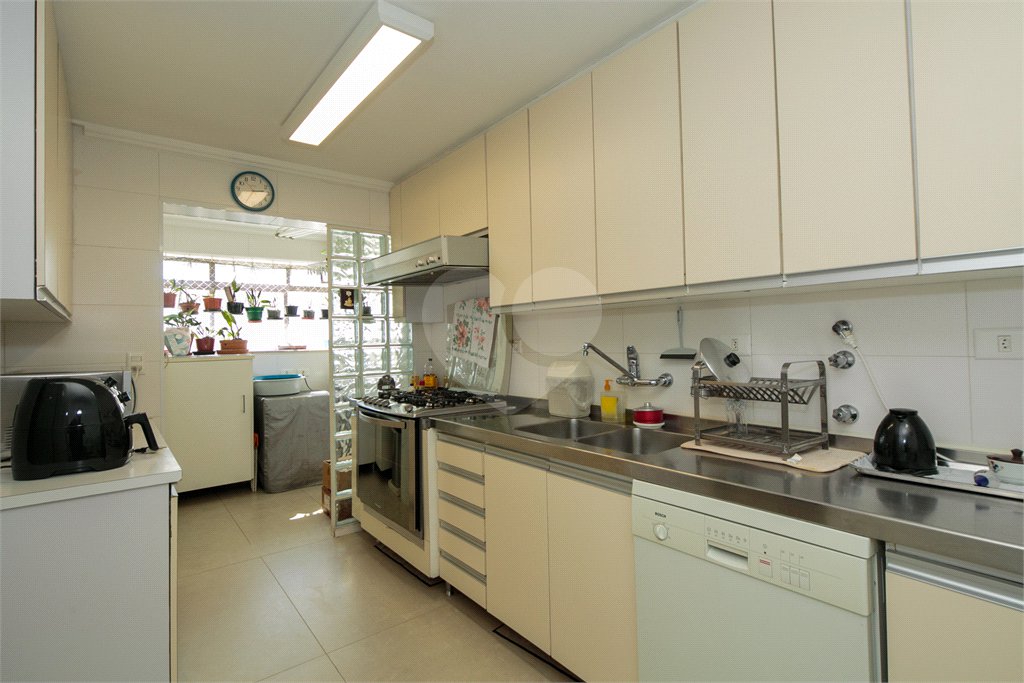 Apartamento à venda com 4 quartos, sendo 1 suíte, em Alto da Boa Vista, São Paulo, SP