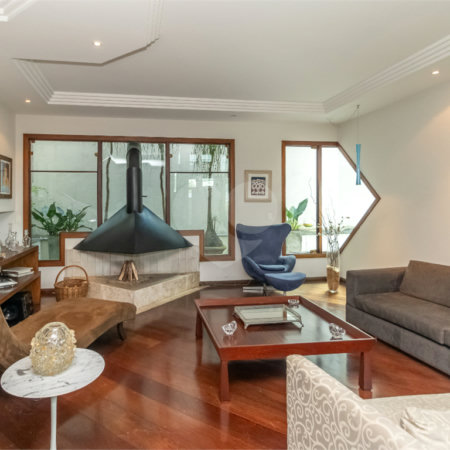 Casa à venda com 4 quartos, sendo 2 suítes, em Jardim Marajoara, São Paulo, SP