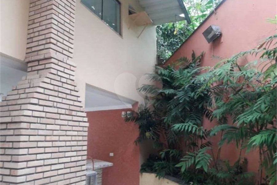 Sobrado à venda com 6 quartos, sendo 2 suítes, em Horto Florestal, São Paulo, SP