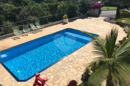 Casa à venda com 4 quartos, sendo 3 suítes, no condomínio Serra da Estrela, Atibaia - SP