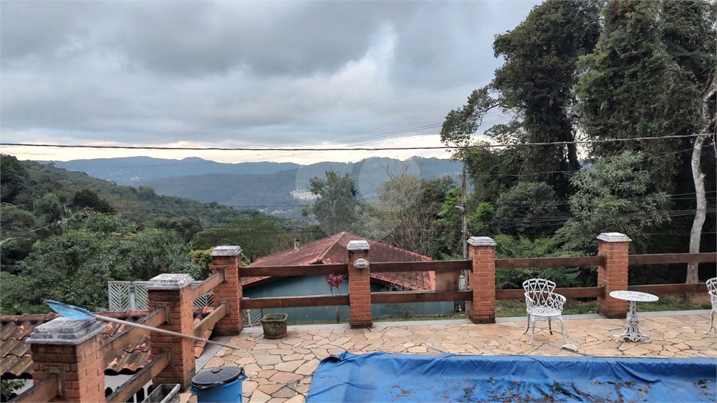 Casa à venda com 4 quartos, sendo 1 suíte, no condomínio Parque Suiça, Caieiras - SP