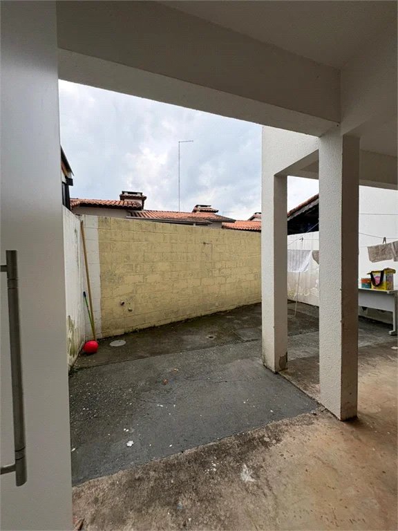 Casa à venda com 3 quartos, sendo 1 suíte, no condomínio New Village, Cotia - SP