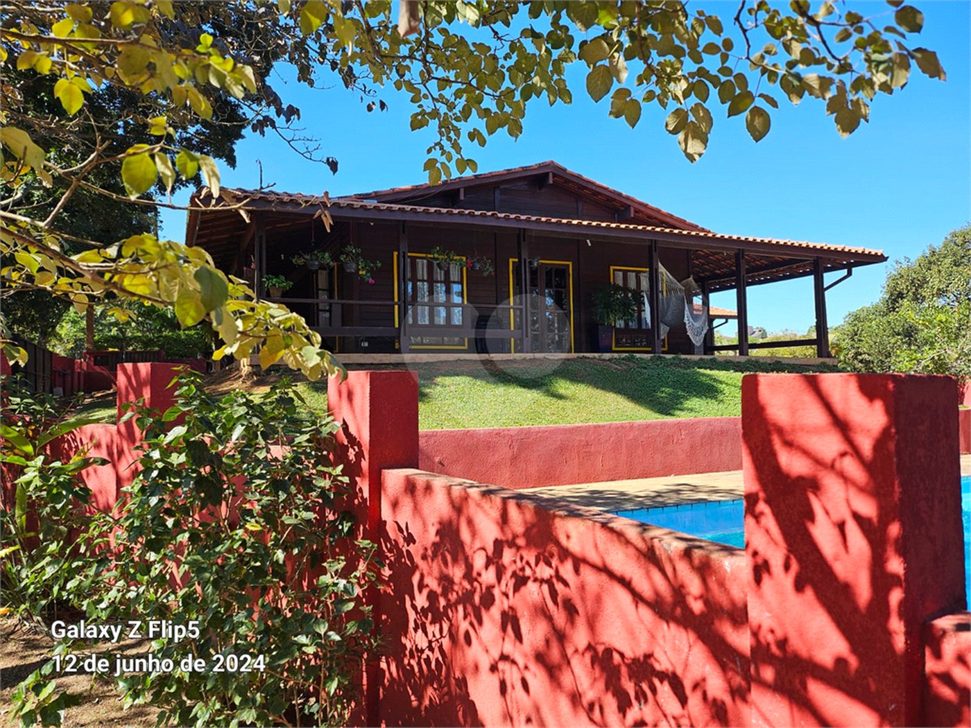 Casa à venda com 4 quartos, sendo 3 suítes, no condomínio Residncial Euroville, Carapicuíba - SP
