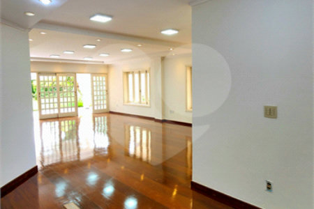Sobrado à venda com 4 quartos, sendo 2 suítes, em Jardim Primavera, Araraquara, SP