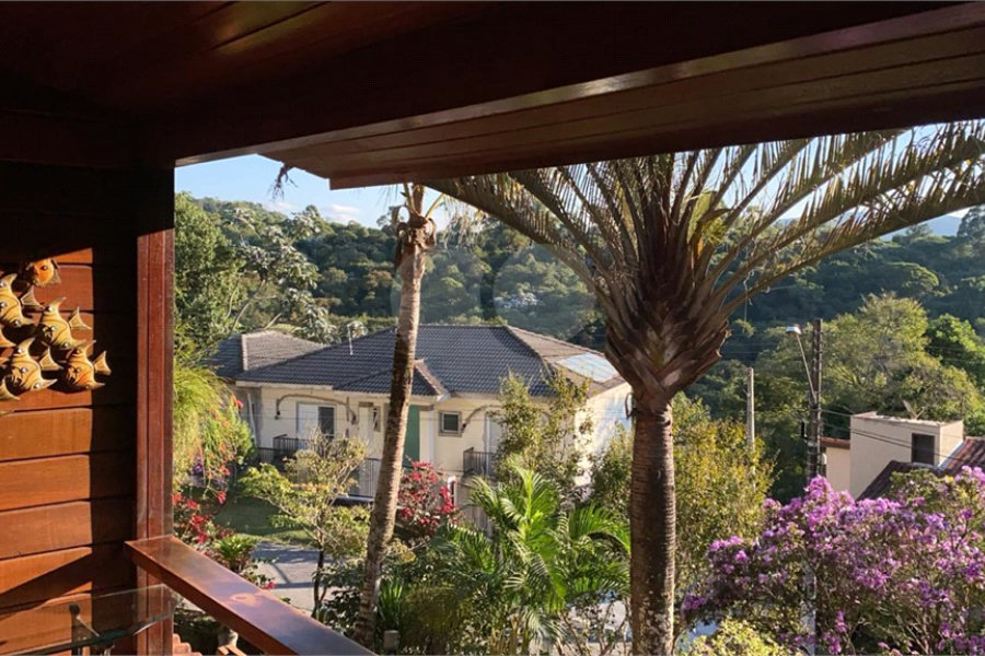 Casa à venda com 3 quartos, sendo 1 suíte, no condomínio Associação Reserva das Hortênsias, Mairiporã - SP