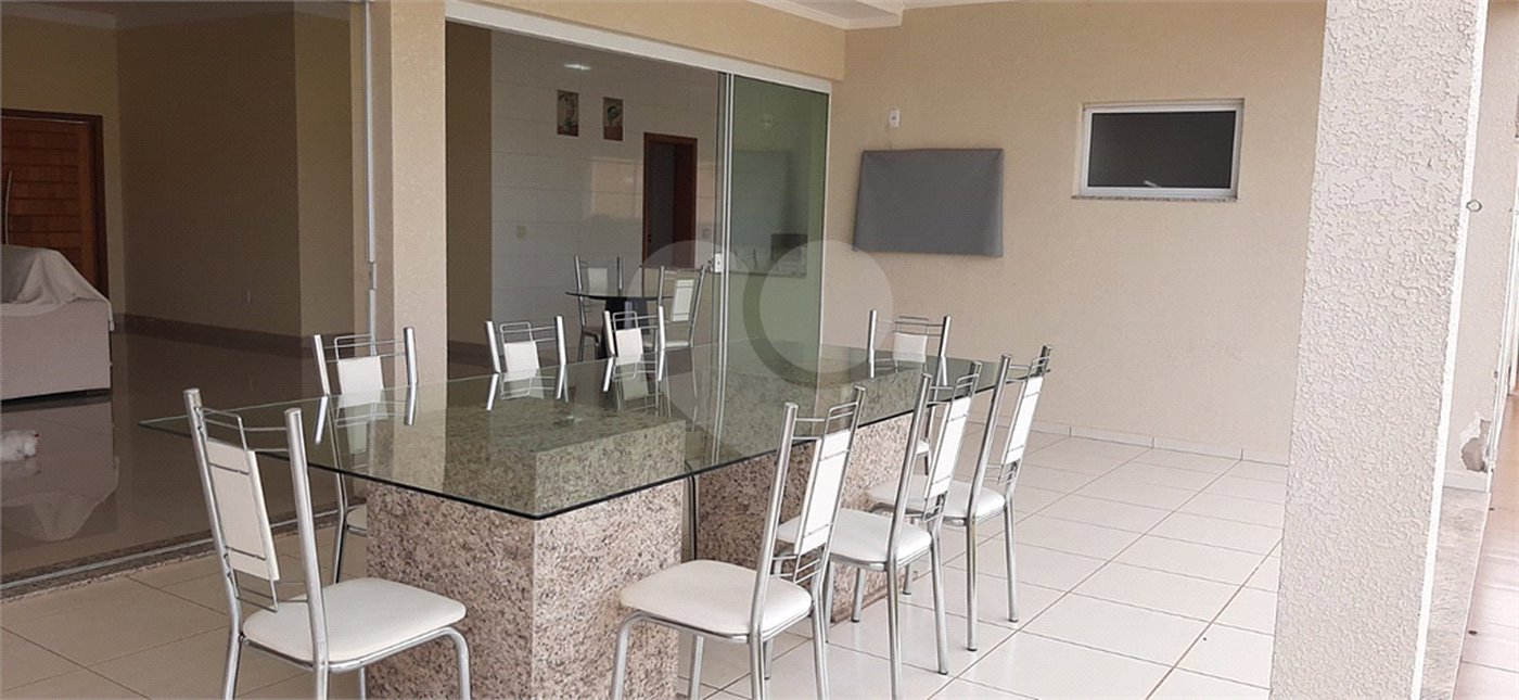 Casa à venda com 3 suítes no condomínio Parque Residencial Shambala 3, Atibaia - SP