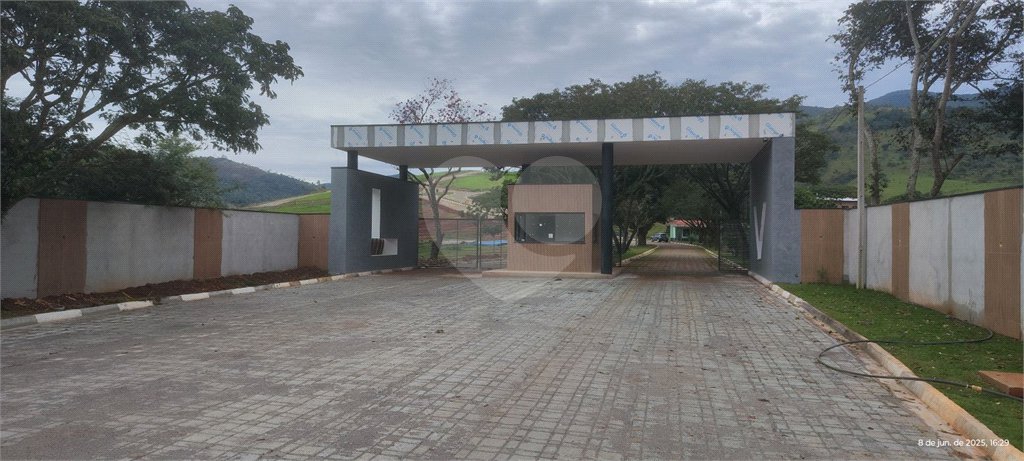Terrenos de 300 metros em condomínio fechado e prontos para construir na região de Atibaia