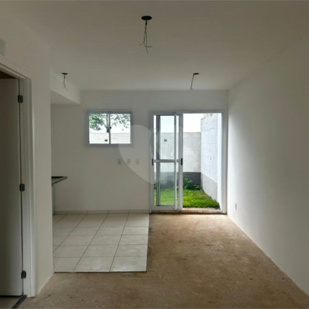 Casa à venda com 2 quartos no condomínio Vila das Paineiras, Suzano - SP