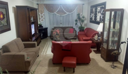 Casa à venda com 4 quartos, sendo 2 suítes,  em Vila Petrópolis, Atibaia, SP