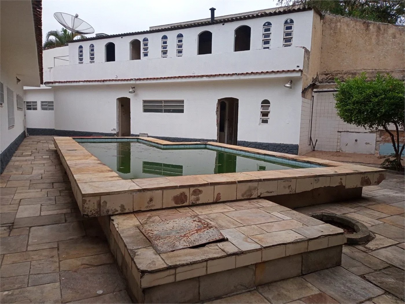 Casa Térrea à venda ou para alugar com 3 quartos, sendo 1 suíte,  em Caxingui, São Paulo, SP
