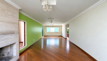 Casa à venda com 3 quartos, sendo 1 suíte,  no condomínio Vila das Emboabas, São Paulo - SP