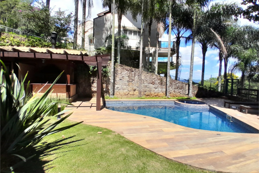Casa à venda com 4 quartos, sendo 2 suítes, no condomínio Cantareira, Mairiporã - SP
