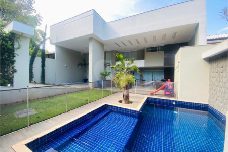 Casa à venda com 4 quartos, sendo 3 suítes, no condomínio Marc Ferez, Rio de Janeiro - RJ