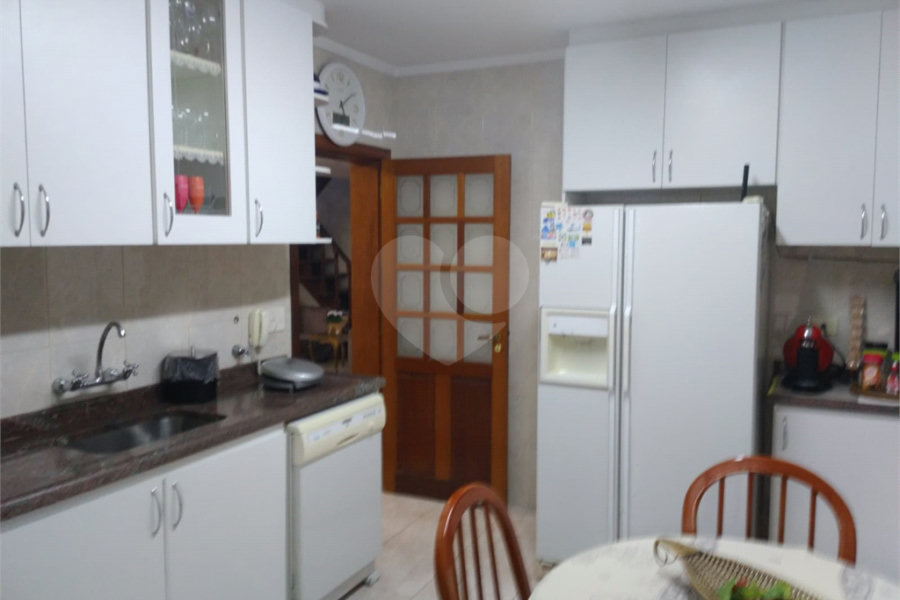 Casa à venda com 4 quartos, sendo 3 suítes, no condomínio Da Serra, São Paulo - SP