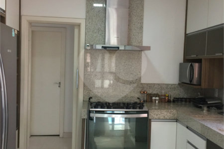 Apartamento à venda com 3 suítes em Vila Suzana, São Paulo, SP