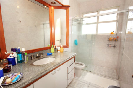Sobrado à venda com 3 quartos, sendo 1 suíte, em Alto da Boa Vista, São Paulo, SP