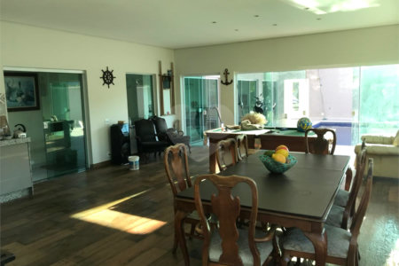 Casa à venda com 5 quartos, sendo 3 suítes, em Loteamento Jardim Morumbi, Atibaia, SP