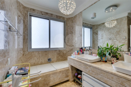 Apartamento à venda com 4 suítes em Jardim Marajoara, São Paulo, SP