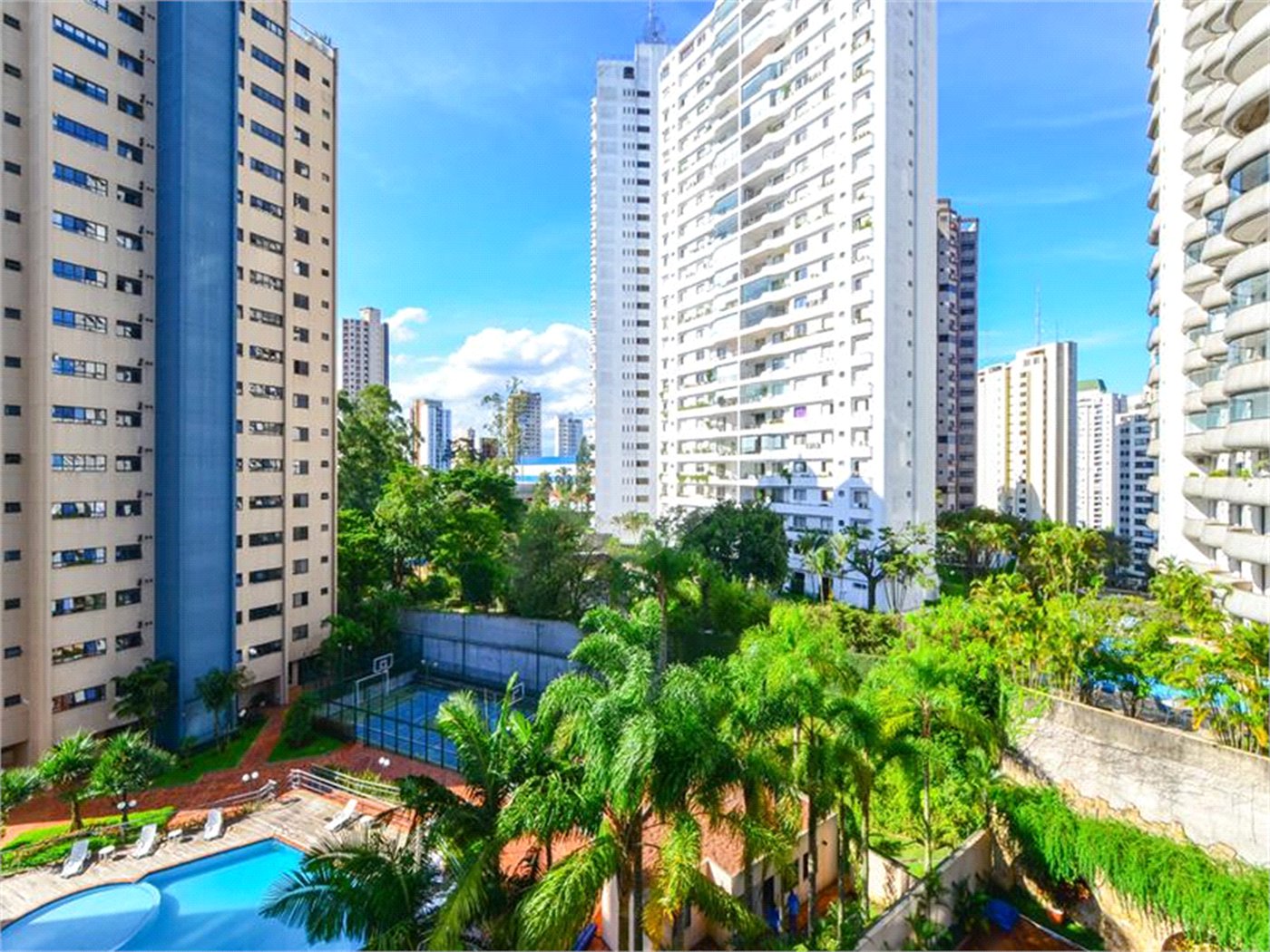 Apartamento à venda com 3 suítes em Vila Suzana, São Paulo, SP