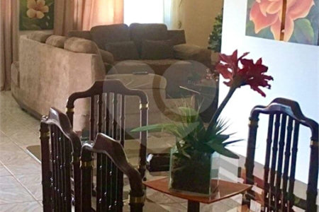 Casa à venda com 3 quartos, sendo 1 suíte,  no condomínio Vista Alegre, Bom Jesus dos Perdões - SP