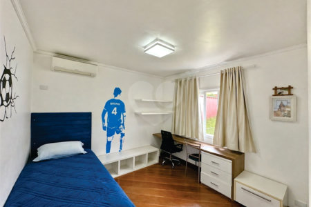 Casa à venda com 4 quartos, sendo 2 suítes,  no condomínio Granja Vianna II, Cotia - SP