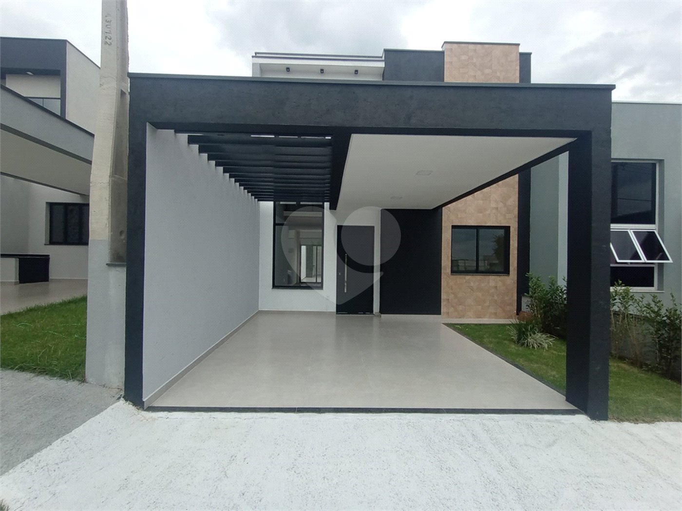 Casa à venda com 3 quartos, sendo 2 suítes, no condomínio Vila Rica, Indaiatuba - SP