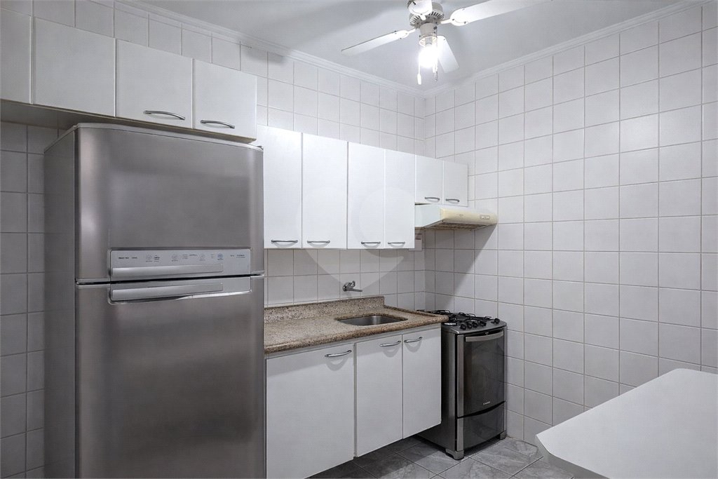 Apartamento à venda com 3 quartos, sendo 1 suíte,  em Enseada, Guarujá, SP
