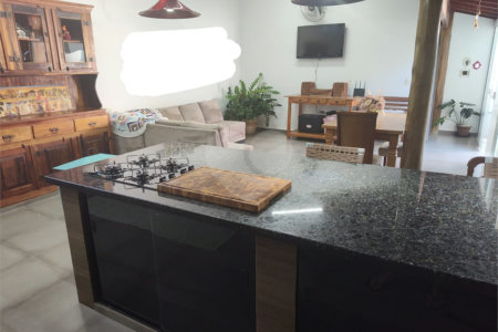 Casa à venda com 3 quartos, sendo 1 suíte, no Centro, Araraquara, SP