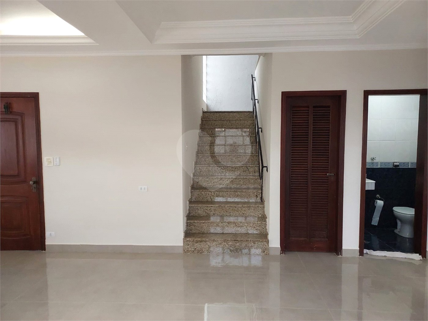 Sobrado à venda com 3 quartos, sendo 1 suíte,  em Jardim Regina, Indaiatuba, SP