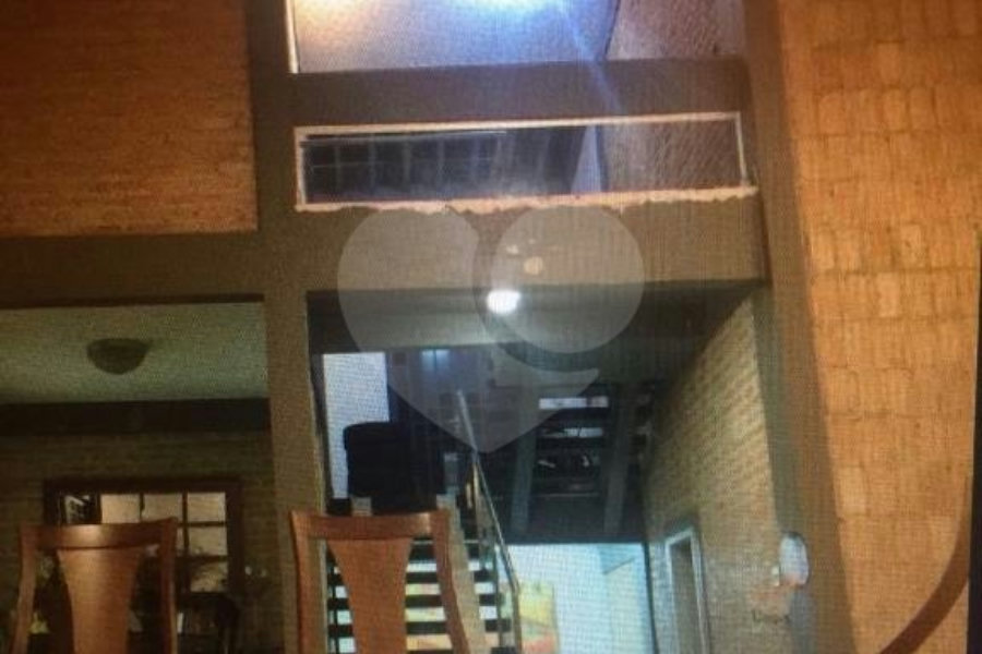 Sobrado à venda com 4 quartos, sendo 2 suítes, em Jaraguá, São Paulo, SP