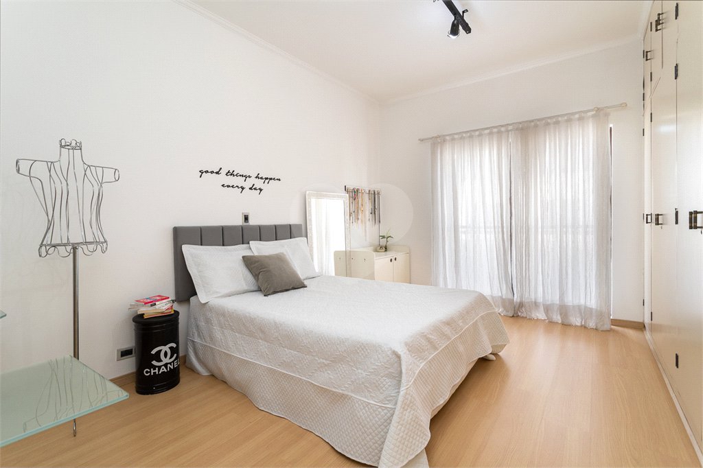 Casa à venda com 4 quartos, sendo 3 suítes, em Vila Mariana, São Paulo, SP
