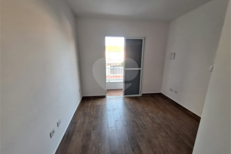Sobrado à venda com 2 suítes em Vila Constança, São Paulo, SP
