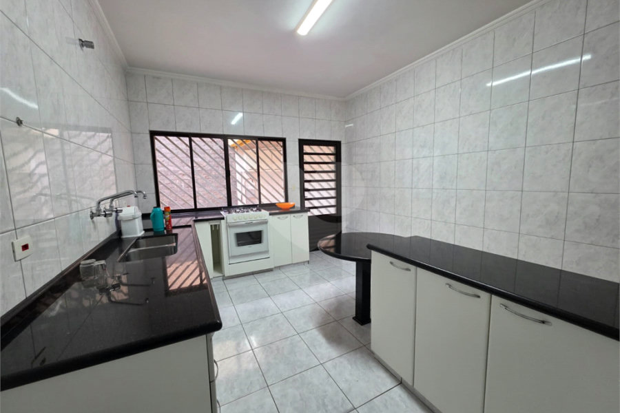 Sobrado à venda com 3 quartos em Vila Rica, São Paulo, SP