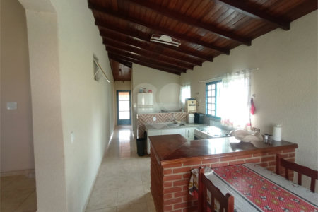 Chácara à venda com 6 quartos, sendo 1 suíte,  em Cercadinho, Alambari, SP