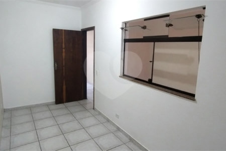 Sobrado à venda com 4 quartos, sendo 1 suíte, em Vila Nivi, São Paulo, SP