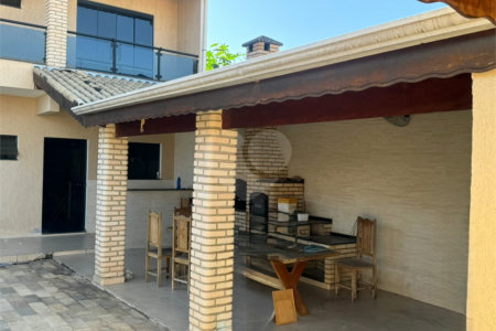 Casa à venda com 4 quartos, sendo 1 suíte, em Vila Santana, Sorocaba, SP