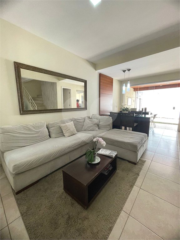 Casa à venda com 3 quartos, sendo 1 suíte,  no condomínio Montpellier, Mogi das Cruzes - SP